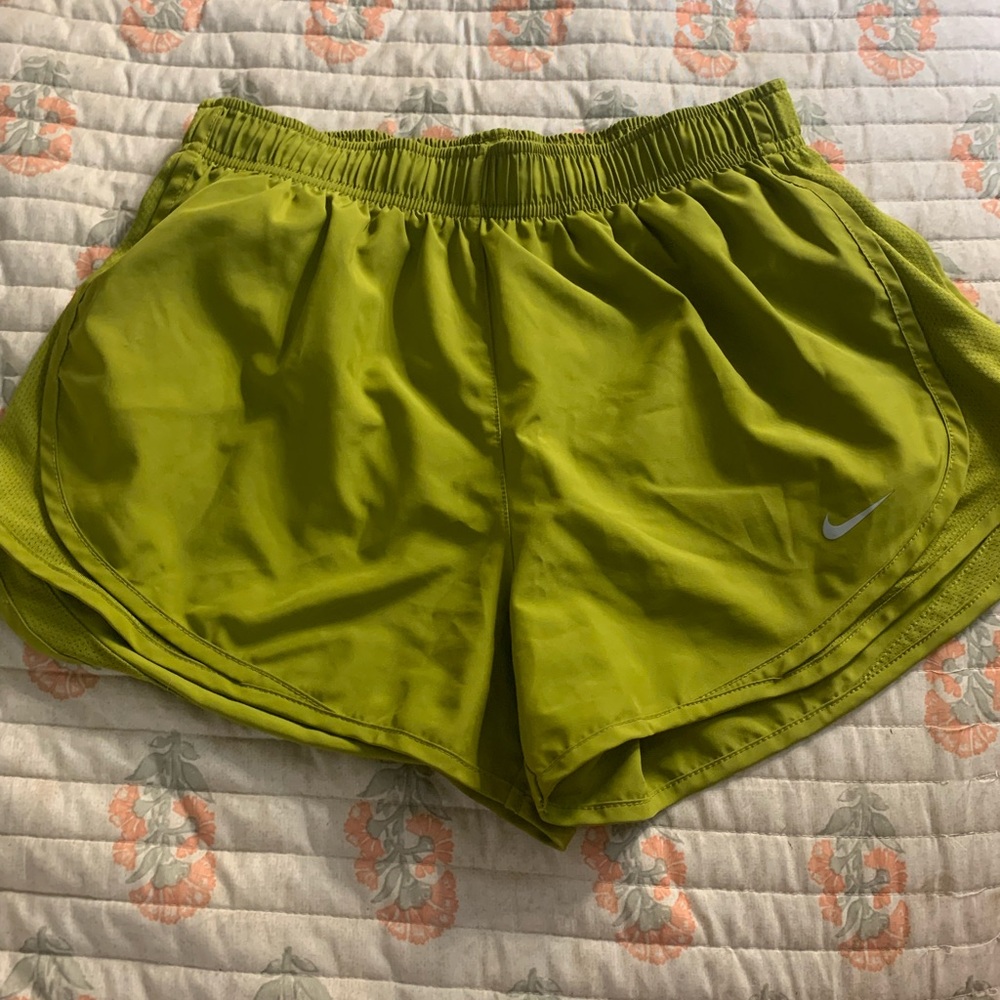 Nike Green Athletic Shorts Lightweight Relaxed Fit
